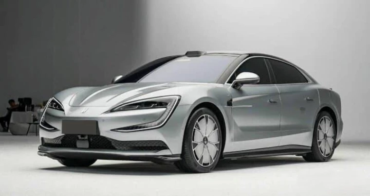 BYD تكشف النقاب عن Yangwang U7.. سيارة هجين PHEV تجمع بين الأداء والفخامة